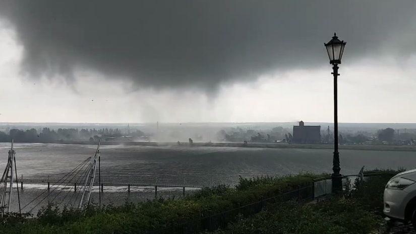 Trąba powietrzna nad Płockiem. Jedna osoba ranna 