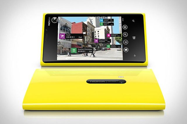 Nokia: gniazdo kart SD splugawiłoby Lumię 920