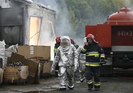 Płonie hala z magnezem w Chorzowie