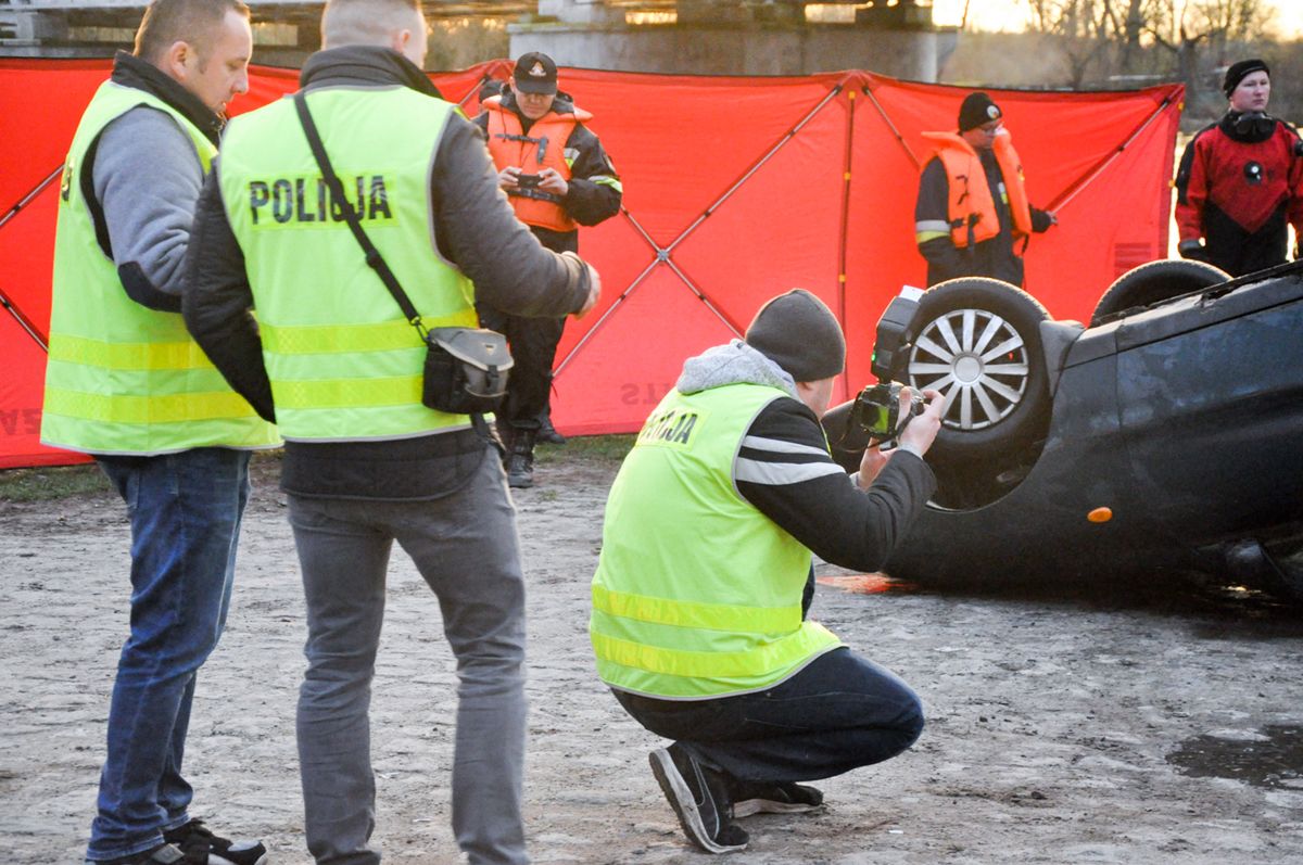 Samochód wjechał do Warty w Kostrzynie nad Odrą. Wiemy, kim są ofiary wypadku 