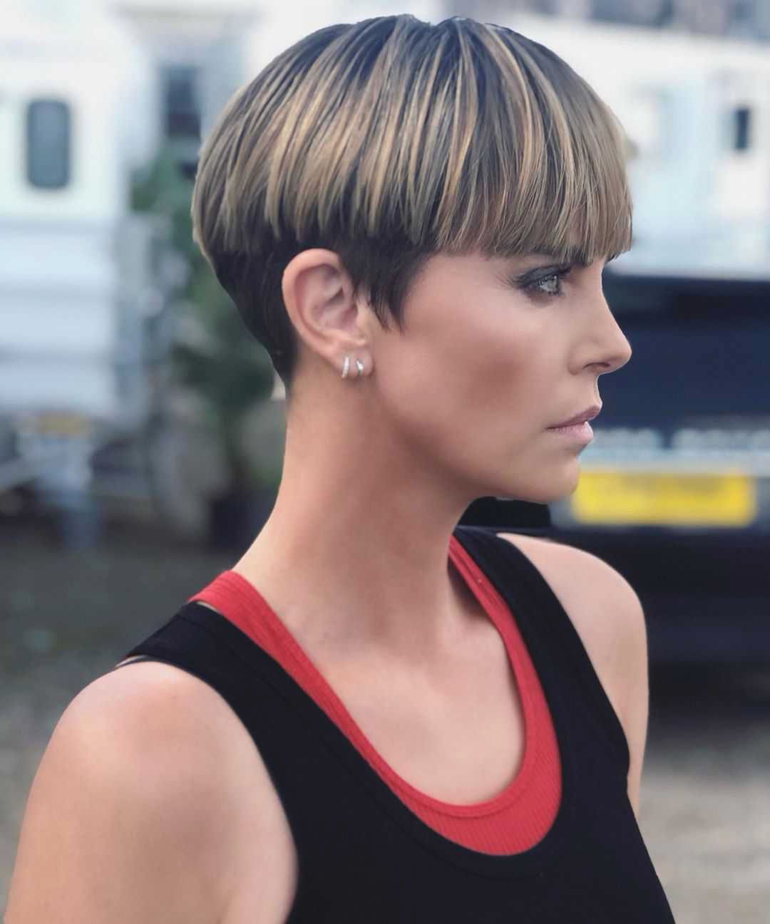 Charlize Theron zmieniła fryzurę