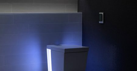 Muszla klozetowa za 23000 złotych - z ekranem dotykowym, Bluetooth i slotem na karty SD