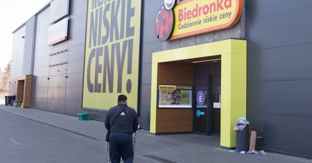 Koronawirus. Biedronka czynna całą dobę. Od kiedy nowe godziny otwarcia?