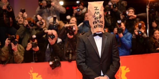 Shia LaBeouf z torbą na głowie!