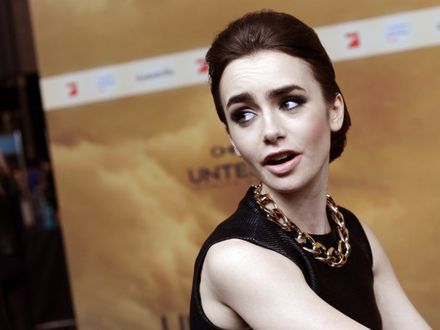 Tata przestrzega Lily Collins przed sławą