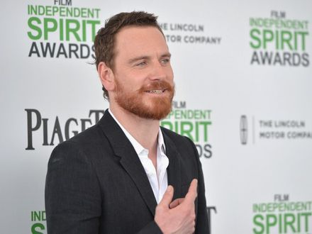 Michael Fassbender w czarnej komedii