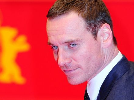 Michael Fassbender porwany przez templariuszy