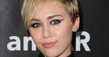 Miley Cyrus nie umie przeliterować"Schwarzenegger"