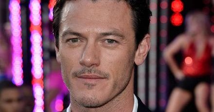 Luke Evans zamieszka w wieżowcu