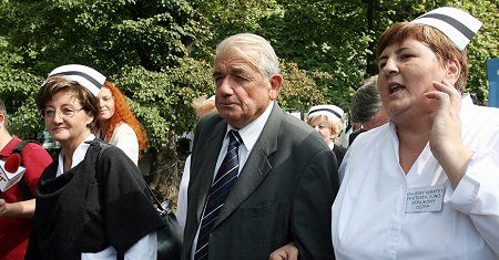 Religa: rozumiem protest (brawa), premier też ("uuuuu!")
