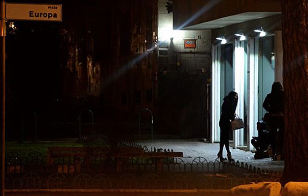 W ramach kary włoski sąd nakazał klientowi nieletniej prostytutki zakup 30 książek