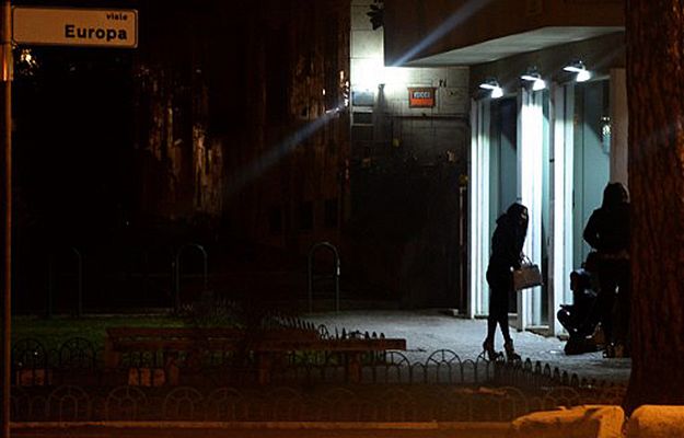 W ramach kary włoski sąd nakazał klientowi nieletniej prostytutki zakup 30 książek