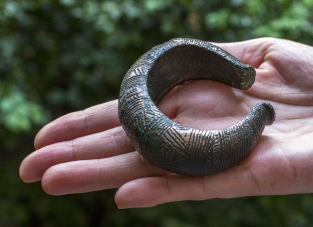 Odnalazł bransoletkę sprzed 3500 lat. Może trafić do więzienia