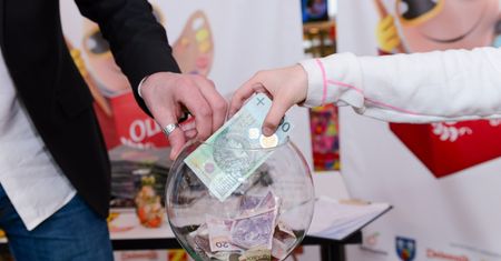 Idą święta, Polacy otwierają serca i portfele. Miliony złotych na pomoc