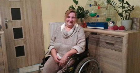 Syn pomaga niepełnosprawnej mamie. Nie chce pieniędzy. Szuka jej pracy