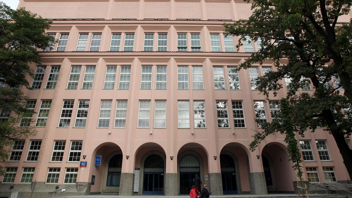 SGH po raz pierwszy znalazła się sama na pierwszym miejscu