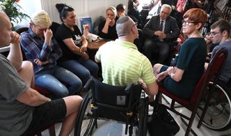 500+ dla osób z niepełnosprawnością. Próg dochodowy budzi kontrowersje