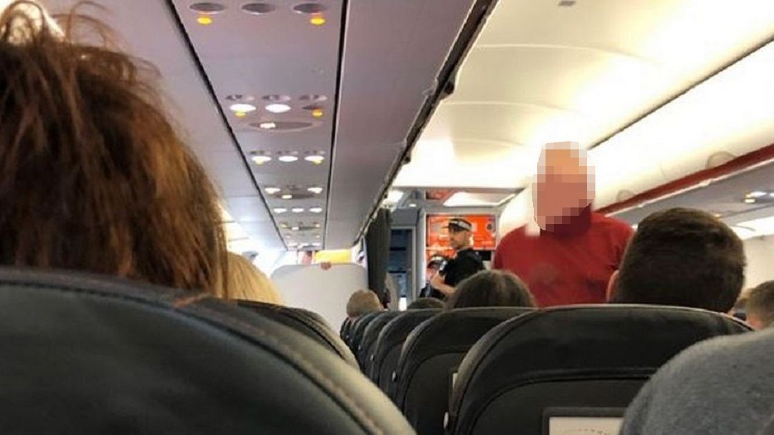 Samolot nie zdążył nawet wystartować, kiedy dwóch mężczyzn zaczęło awanturować się na pokładzie.