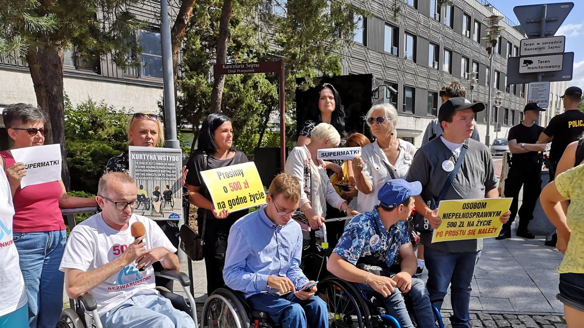 500+ dla niepełnosprawnych. Senat opowiada się za poprawkami zgłaszanymi przez PiS