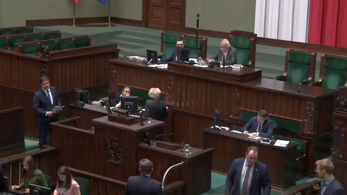 Posłanka Skowrońska nie chciała opuścić mównicy.