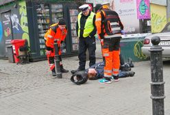 Motocyklista uderzył w karetkę. Ratownicy ruszyli za nim w pościg