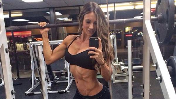 Dziewczyna na siłowni