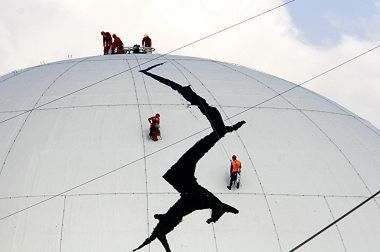 Aktywiści Greenpeace zajęli elektrownie atomową