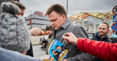Wybory prezydenckie 2020. Szymon Hołownia zbierał podpisy w Gdańsku. Padły ostre słowa
