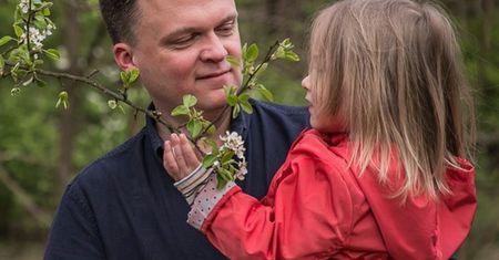 Szymon Hołownia pochwalił się prezentem dla córki. Mania oszalała z radości, gdy zobaczyła niespodziankę. To spełnienie dziecięcych marzeń