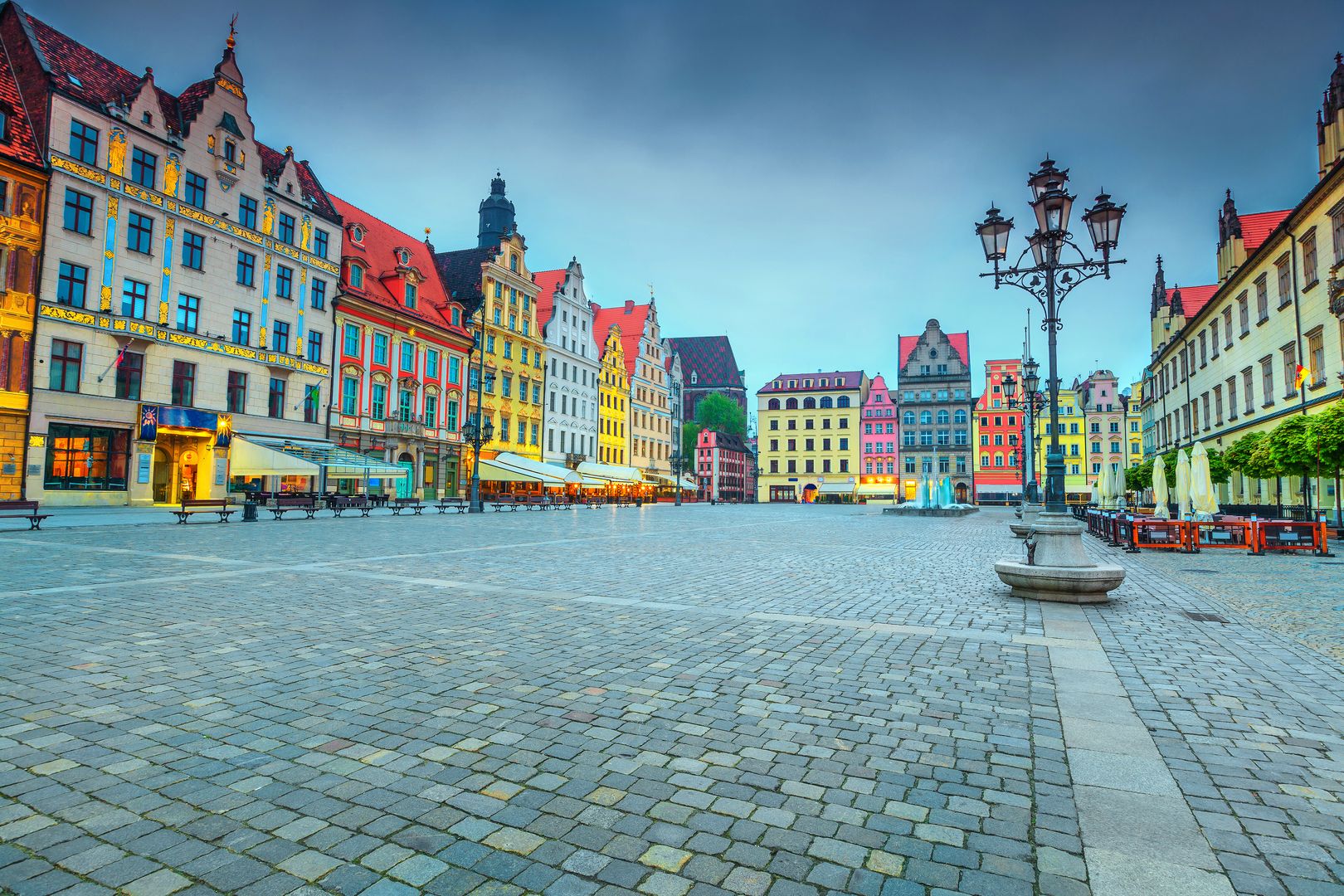 Wrocław - nieznany sprawca zaatakował 59-letnią sprzedawczynię warzyw. Nożownika nie udało się schwytać.