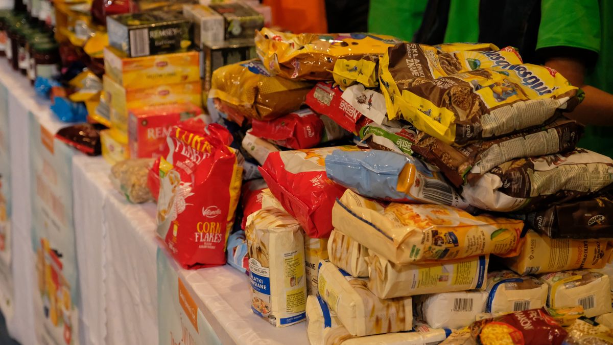 Sklepy miały czas do 18 lutego na zawarcie umowy z wybraną przez siebie organizacją charytatywną, której będą przekazywać niesprzedaną żywność.