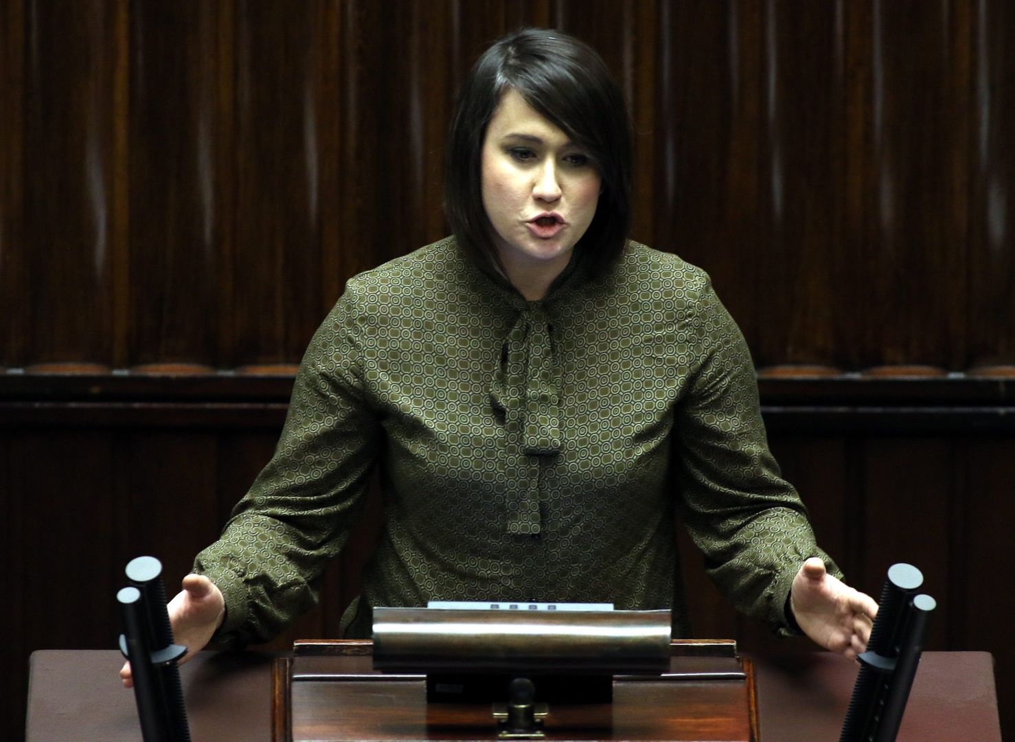 Posłanka klubu PiS Anna Siarkowska chce uzbroić nauczycieli w broń palną.