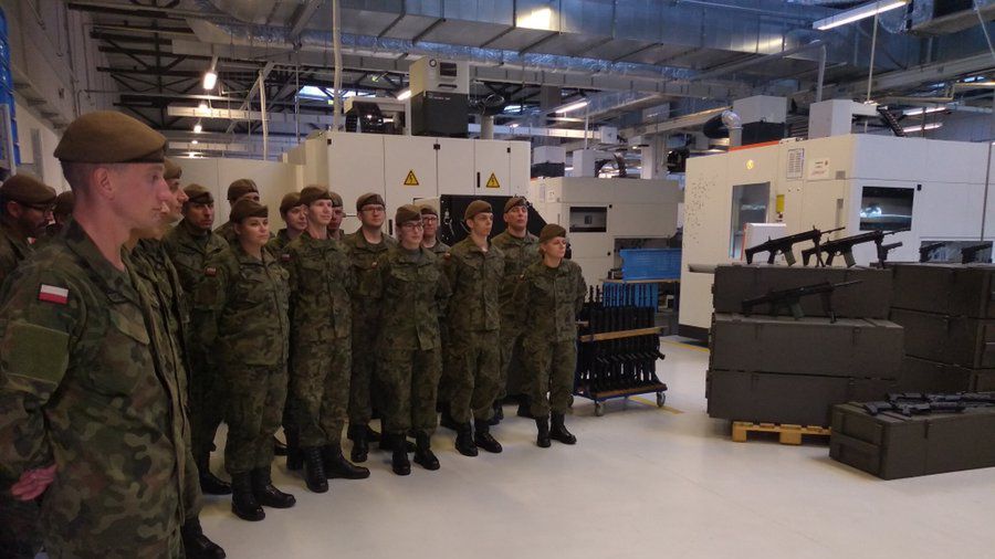 Uroczyste podpisanie umowy na kolejne dostawy dla WOT.