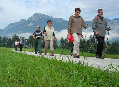 Nordic walking to idealne rozwiązanie dla osób starszych 