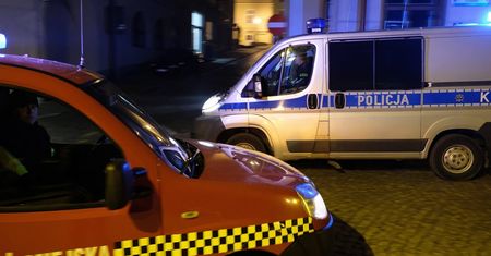 Mężczyzna zbierał resztki paliwa. Wpadł do zbiornika