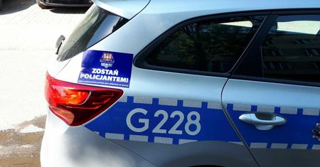 Policja szuka nowych funkcjonariuszy. W ruch idą naklejki