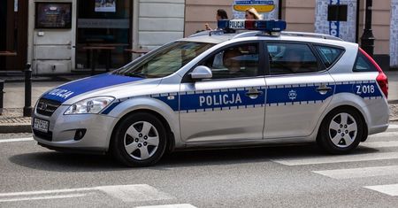 Włodawa. Pijani opiekowali się dzieckiem. 2-latek prawie spadł z parapetu