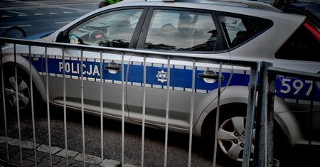 Policjanci potrącili 81-latkę na pasach