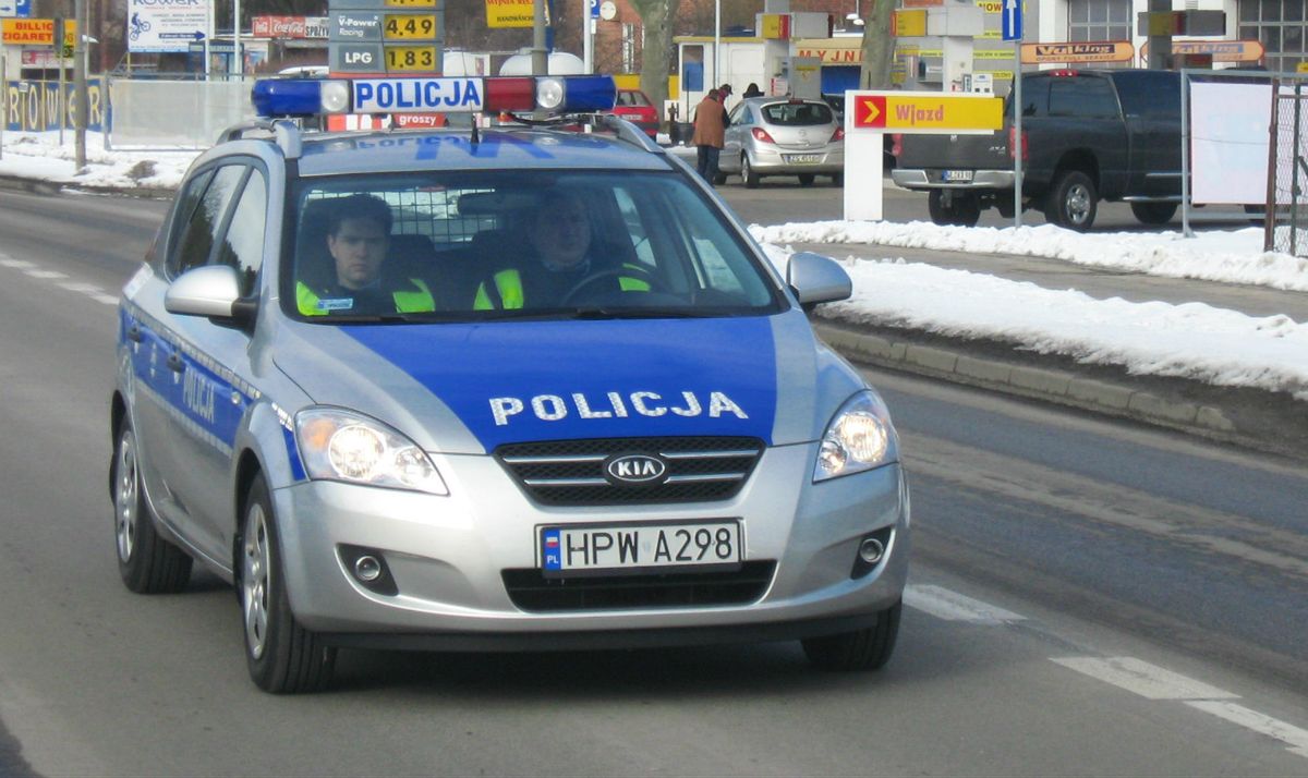 Gdańsk: Policjanci eskortowali dwa auta. W obu rodziły kobiety