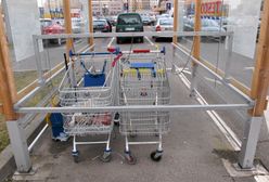 Tesco ma już dość znikających wózków. Straszy klientów więzieniem