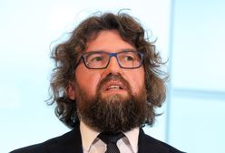 Piotr Woźny pracuje w rządzie za darmo, ale zarabia. Tłumaczymy, jak to możliwe