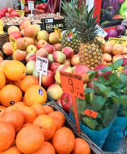 Ceny pomarańczy i jabłek spadają. Reszta owoców zdrożała. Najbardziej podskoczyły grejpfruty i banany