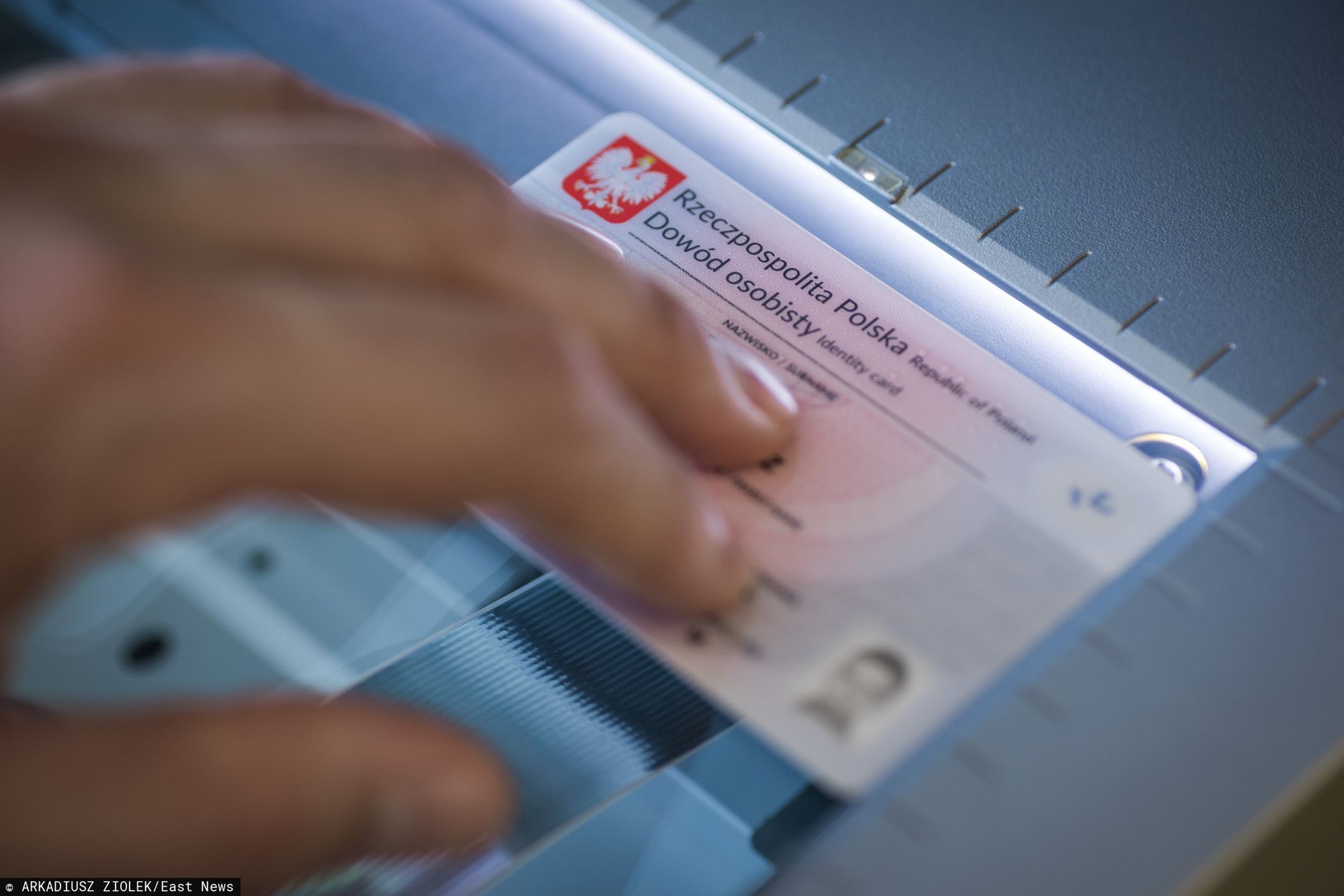 Pozostawiony bez kontroli dokument lub co gorsza – skopiowany może posłużyć złodziejowi do kradzieży tożsamości i zaciągnięcia kredytu na nasze dane.