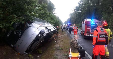 Stara Woda. Autobus zderzył się z autem. W środku 45 uczniów