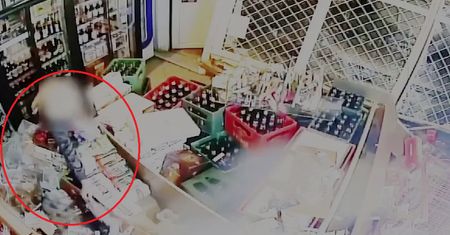 Wałcz. Kobieta wjechała autem w sklep monopolowy. Chciała ukraść butelkę wódki