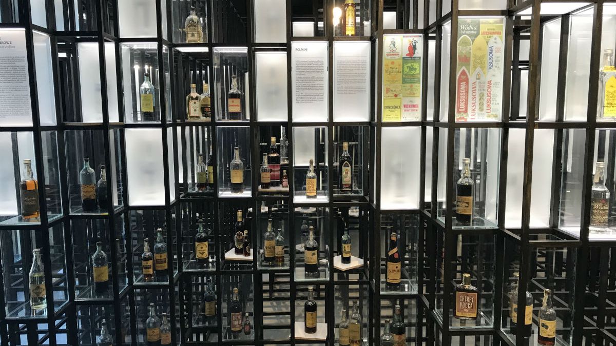 Od prostej Siwuchy, po elegancki produkt eksportowy - tak zmieniał się wygląd polskiej wódki