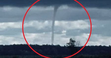 Trąba wodna nad Mierzeją Wiślaną. Zjawisko było widziane w Nowym Dworze Gdańskim i Elblągu