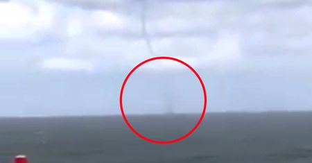 Trąby wodne nad Bałtykiem. Ekspert wyjaśnia, kiedy są groźne