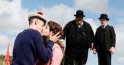 “Martwe wody”: slapstickowy humor, Juliette Binoche i kanibale [RECENZJA]