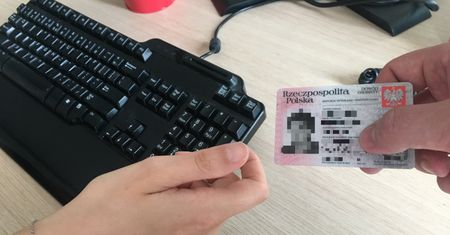 Dowód osobisty potrzebny, jak nie, to sprawy nie załatwimy. Biurokratyczny absurd w firmie energetycznej